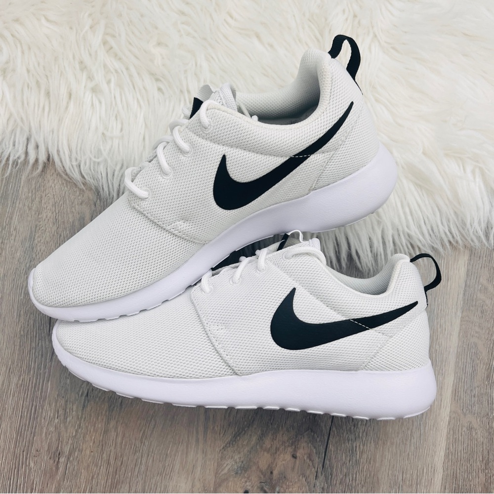 NWT Nike Roshe One Women’s Shoes - Picture 9 of 9